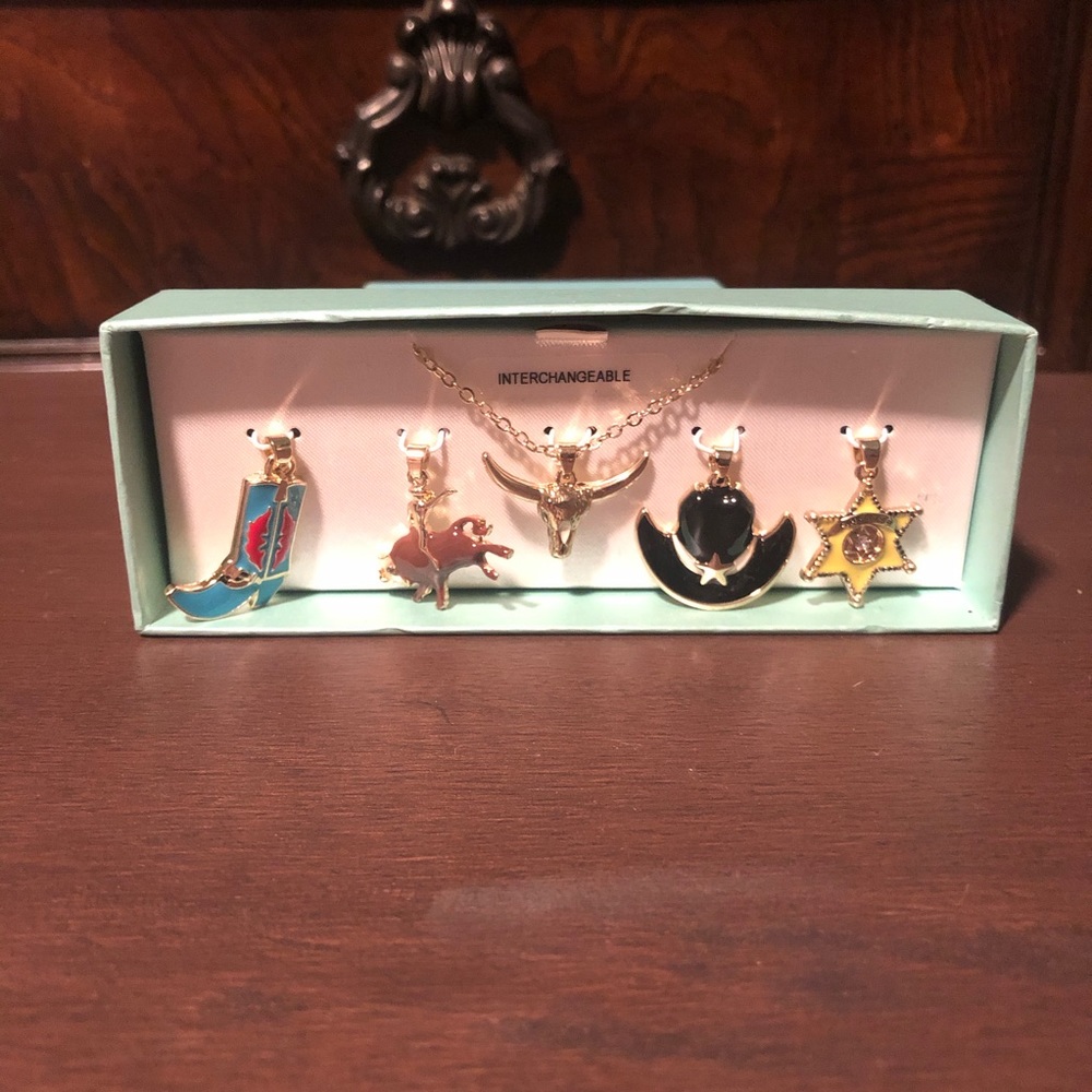 Interchangeable western necklace set